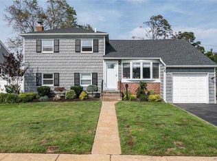 2370 Langen Dr, Seaford, NY 11783