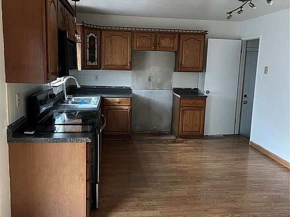 5th image of 7412 Foxmont Dr
