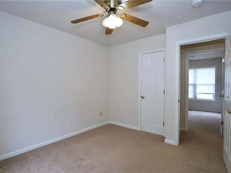 1324 Whitsett St — Photo 3