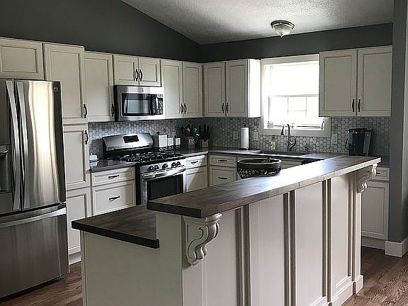 2nd image of 1172 Michael Dr