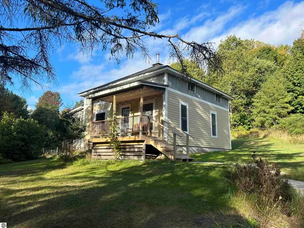 2250 Valley Rd, Honor, MI 49640