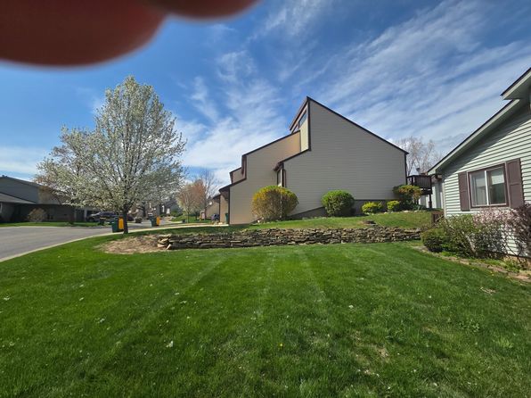 560 Oakbrook Cir, Flushing, MI 48433