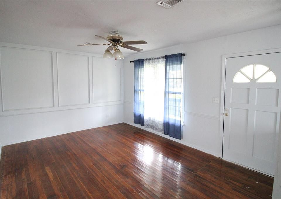 1st image of 1220 Pecan St Unit B