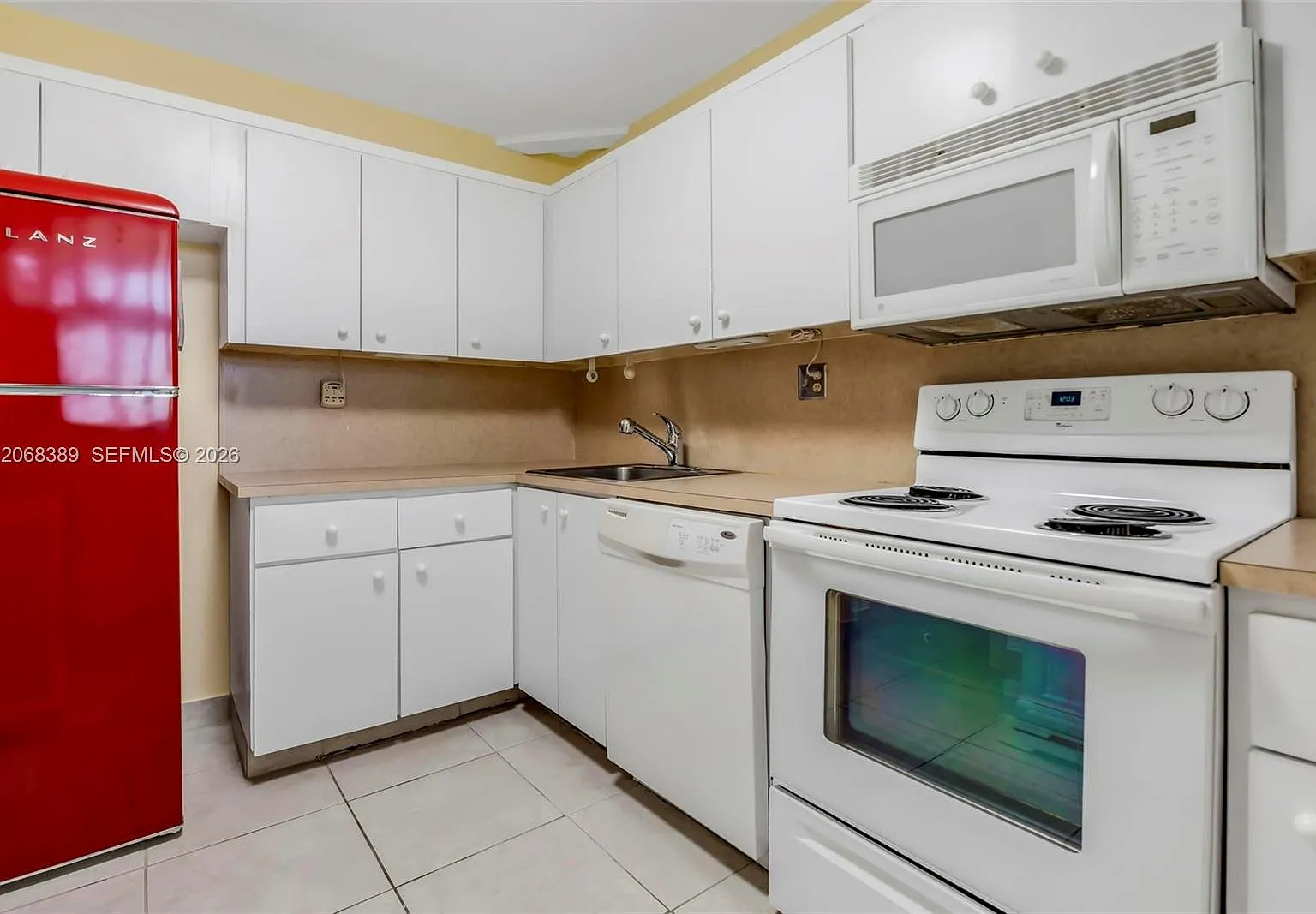 Condominium 8 Of Environ — Photo 4