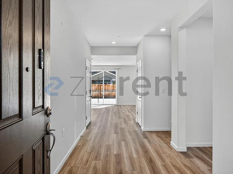 580 Rosedale Way — Photo 4