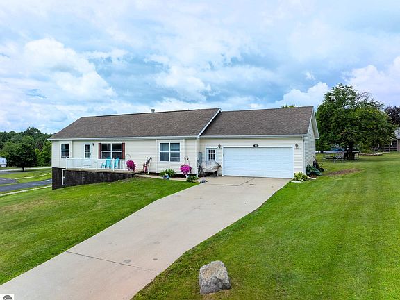 2nd image of 630 Lennon Ln