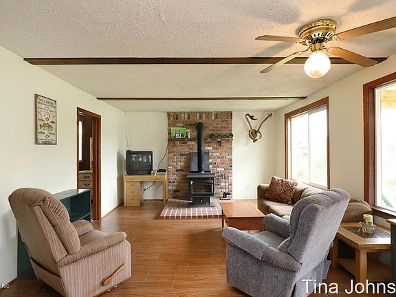 4th image of 180 Pleasant Dr