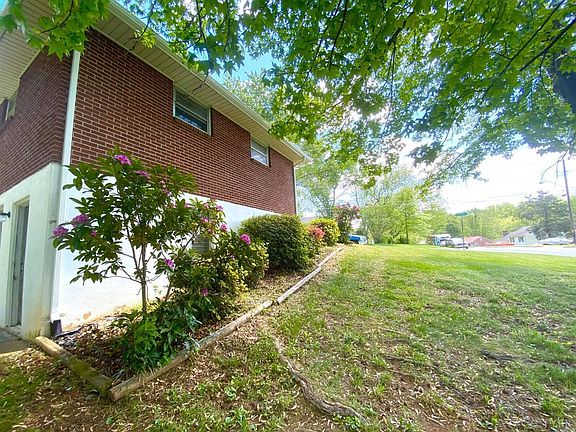 3rd image of 1139 Glenfield Dr Lot 17A