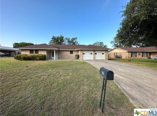 709 3rd St, Cuero, TX 77954