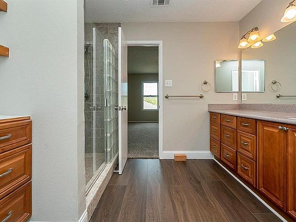 4th image of 5209 Bedfordshire Dr