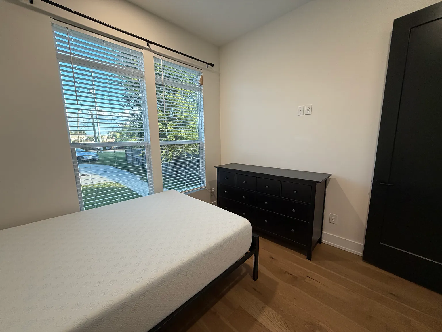 2107 Courtney Ave — Photo 3