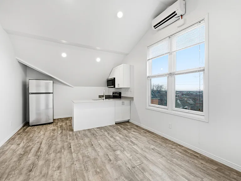 402 N Center St #7 — Photo 7