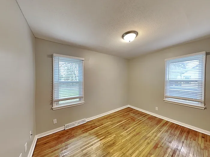 2090 Hillview Rd — Photo 8
