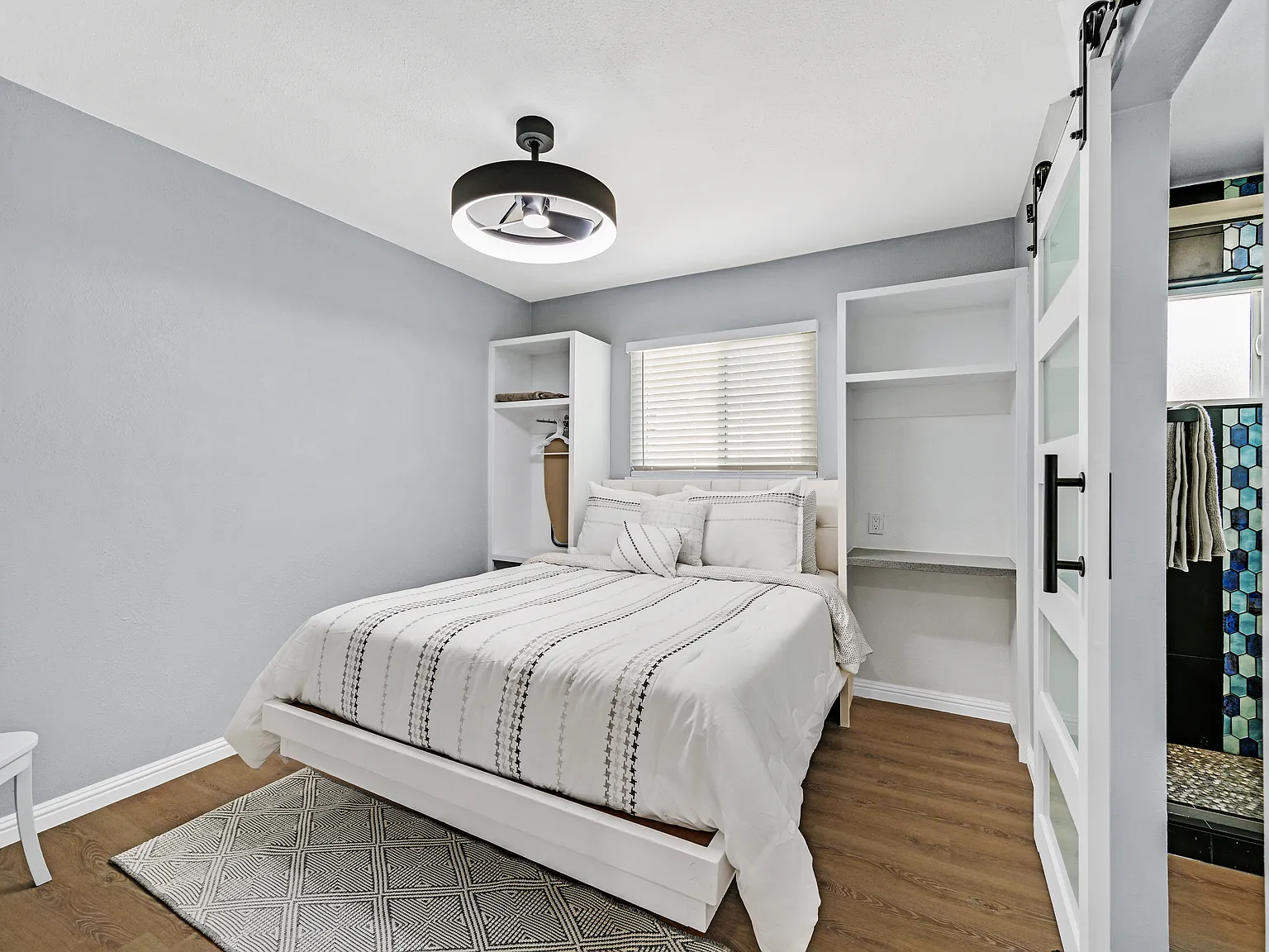 2 bed, 600 sqft, $2,500 — Photo 4