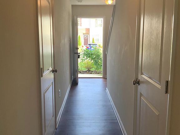 5th image of 267 Drexel Ct