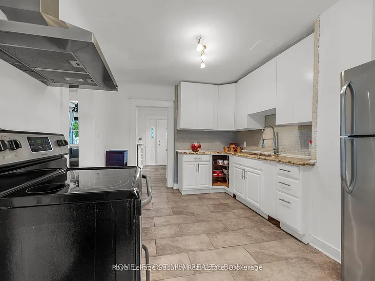 35 Bayfield Ave — Photo 10