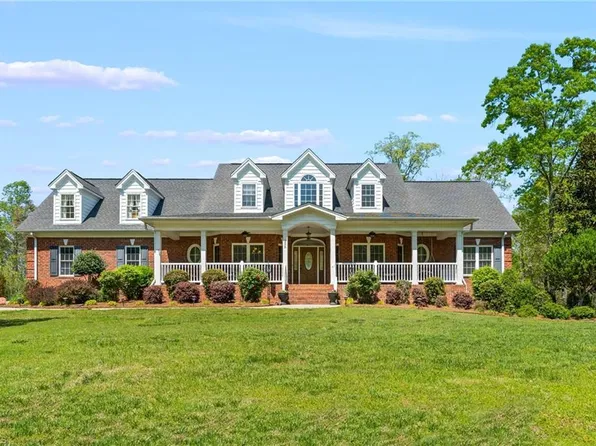 255 Roswell Dr, Kernersville, NC 27284