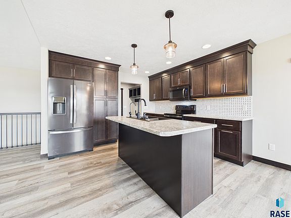 3rd image of 1013 N Archer Dr