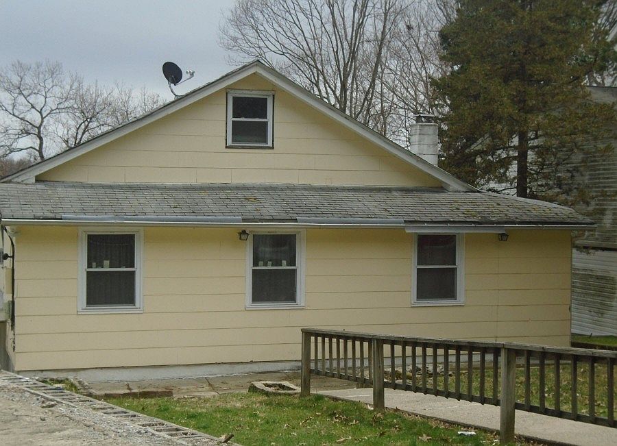 1st image of 54 Ellen Ave