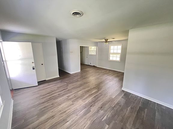 3rd image of 1113 Hahn Ave NE
