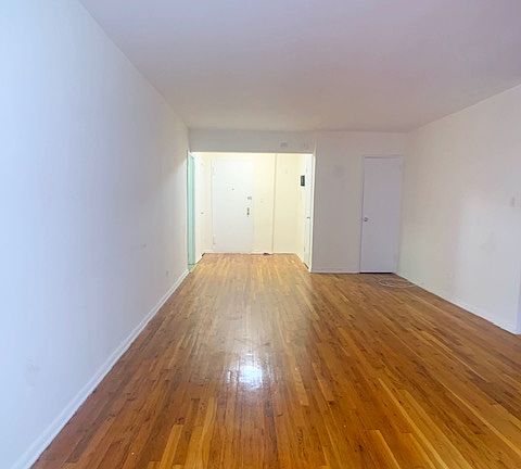5th image of 525 Ocean Pkwy APT 3