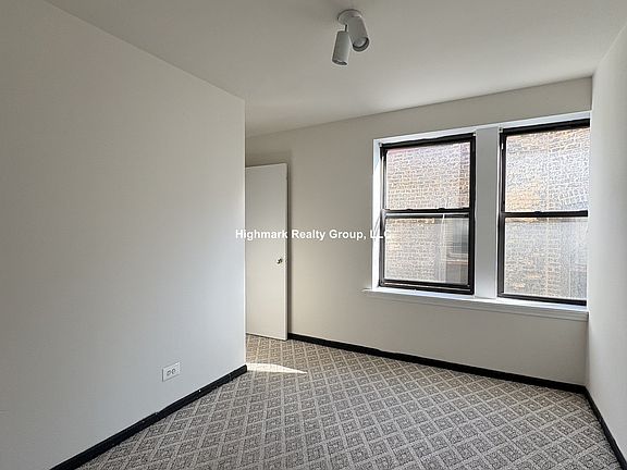 4th image of 3933 N Clarendon Ave APT 407