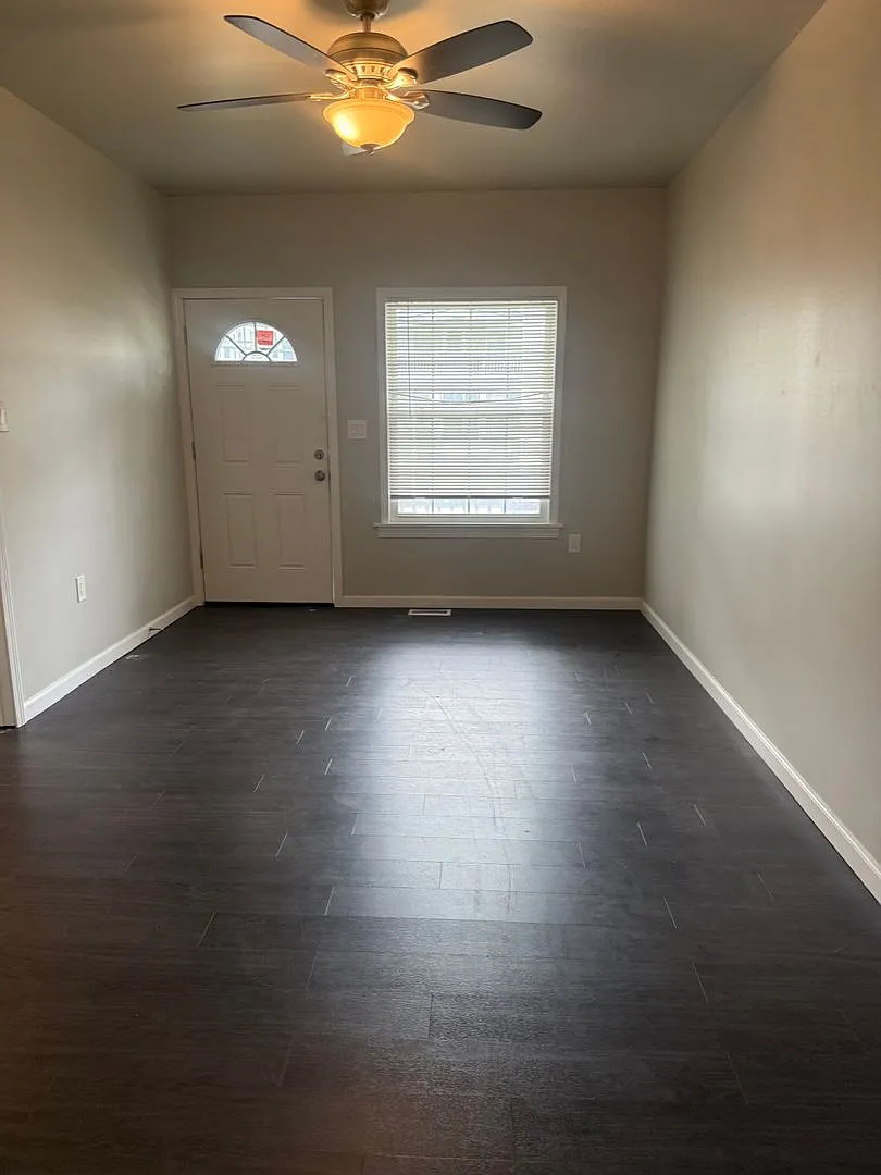 2 bed, 1.0 bath, 950 sqft, $1,030 — Photo 3