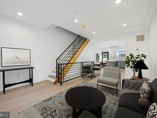 719 Mercy St, Philadelphia, PA 19148