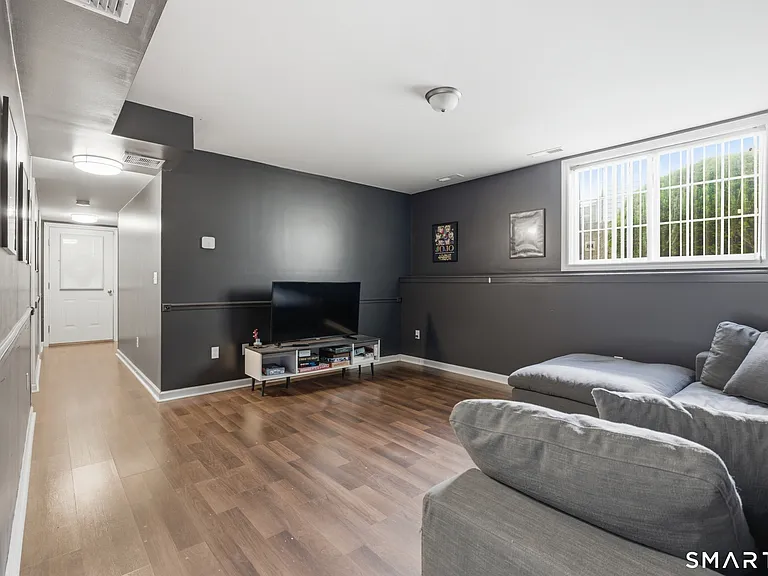 305 Sylvan St — Photo 15