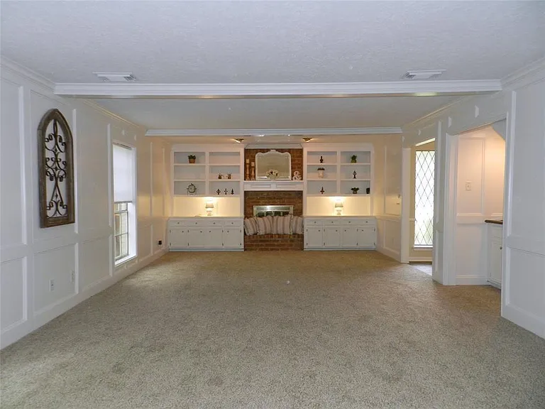 9403 Oxted Ln — Photo 16