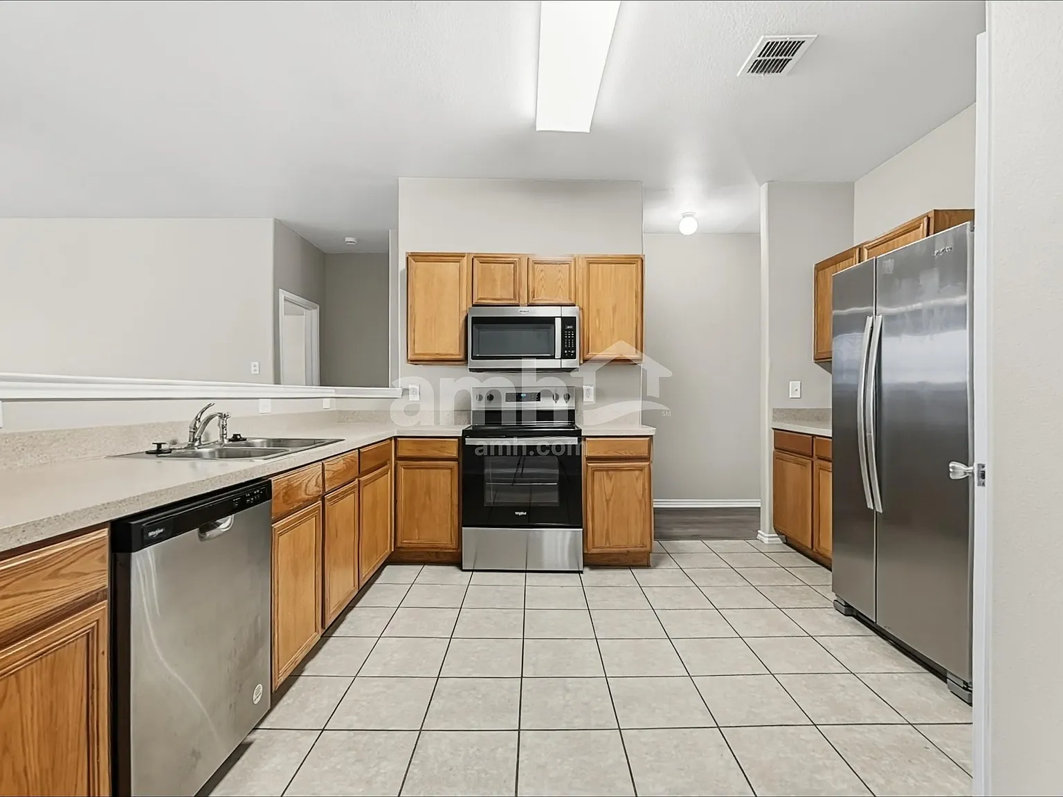 3 bed, 2.0 bath, 2289 sqft, $2,085 — Photo 3