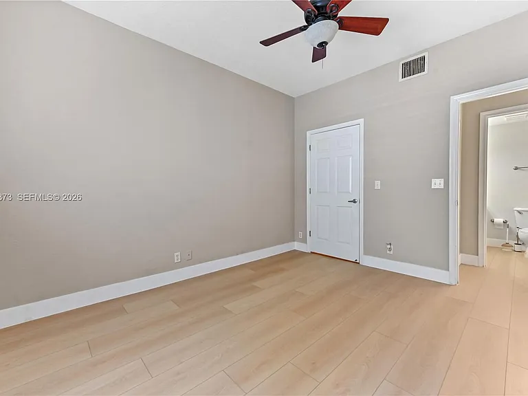 4802 Washington St #5 — Photo 9
