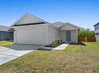 304 Wild Goose Dr, Luling, TX 78648