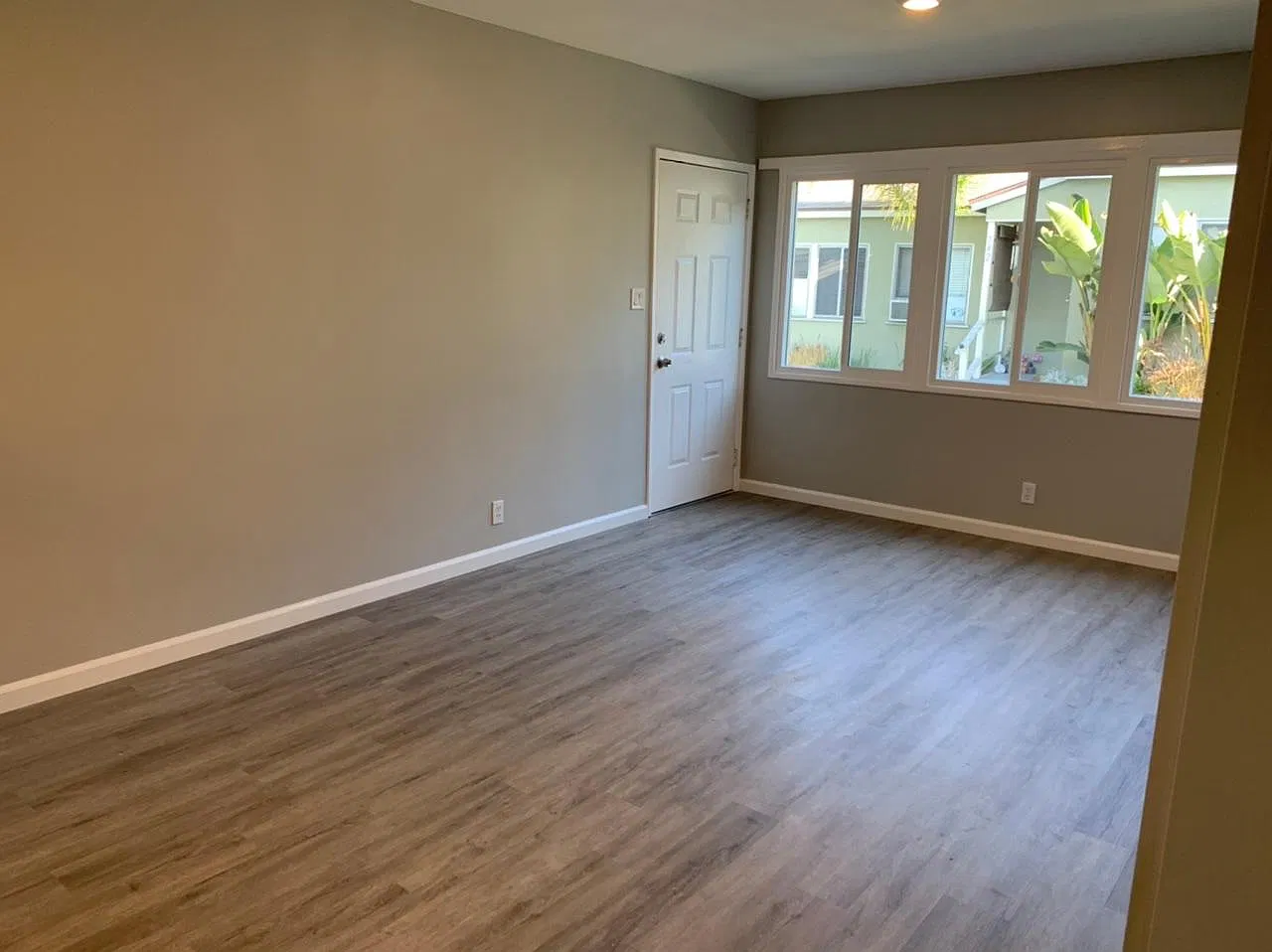 738 N Garfield Ave — Photo 1