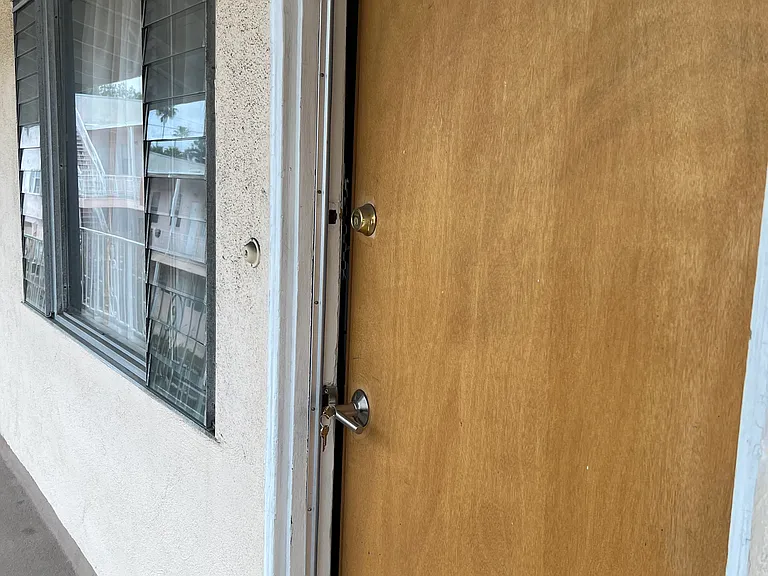 1372 N Serrano Ave #8 — Photo 9