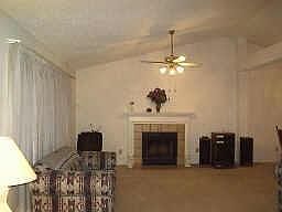 4th image of 405 Lemontree Ln