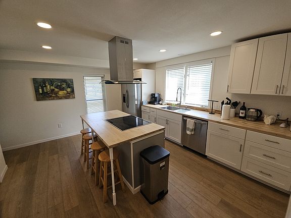 5th image of 2589 N Shore Dr