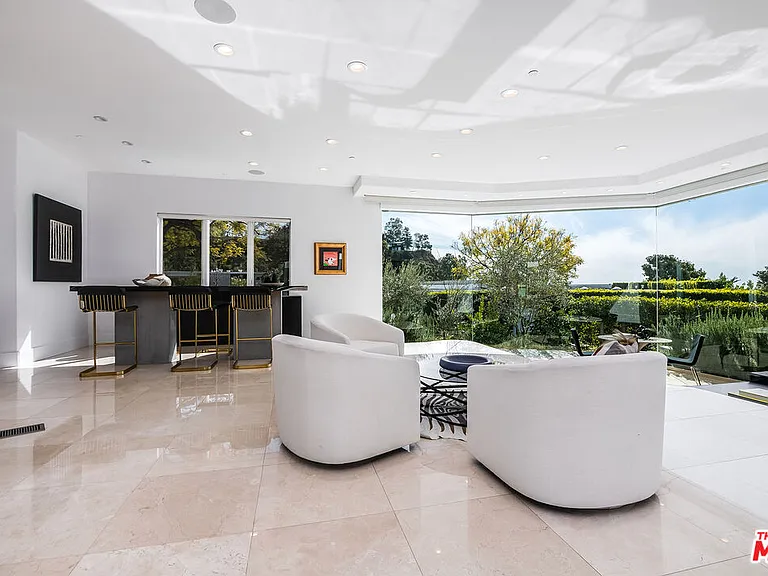 580 Chalette Dr — Photo 13