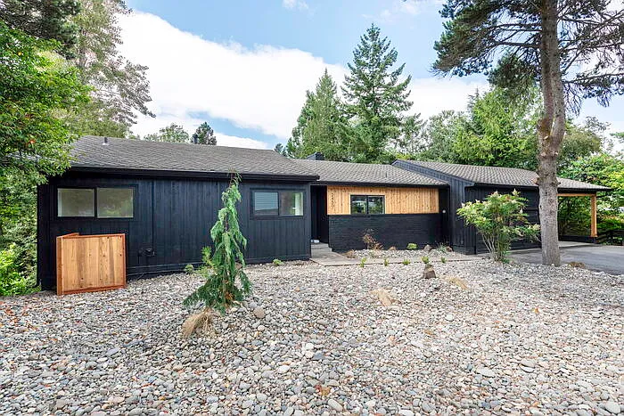 3 bed, 1.0 bath, 1430 sqft, $2,200 — Photo 3