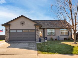 102 35th St SW, Altoona, IA 50009