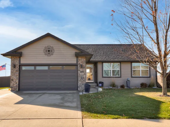 102 35th St SW, Altoona, IA 50009