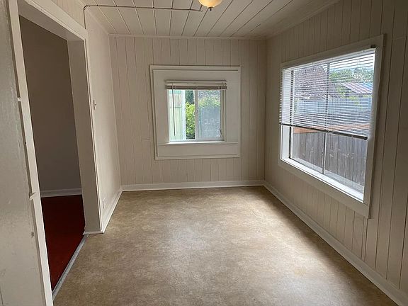 Dining Room between Kitchen and Living room. Overlooks backyard