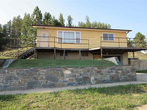 4th image of 272 Pond Ct