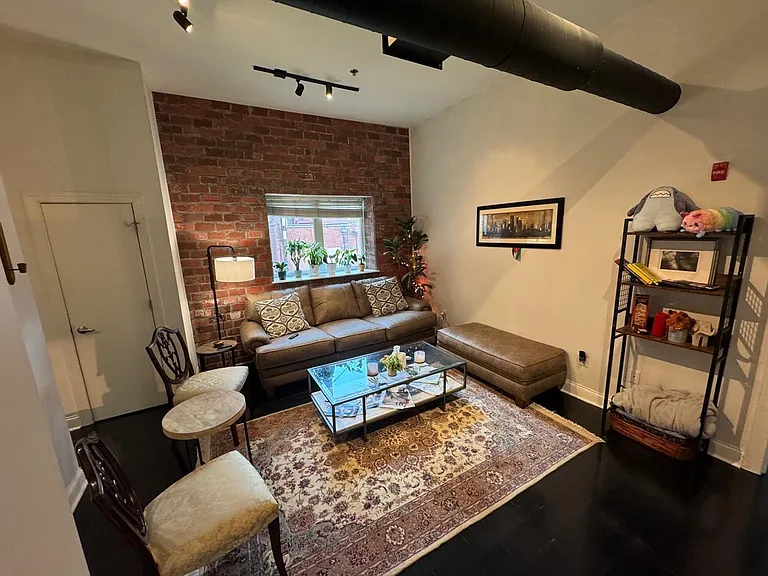 220 W Market St — Photo 4