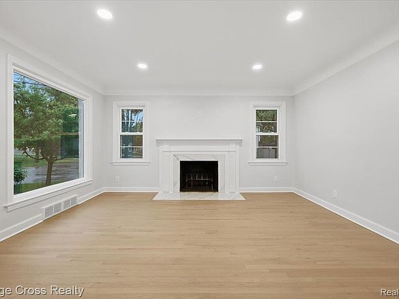 5th image of 1790 Humphrey Ave