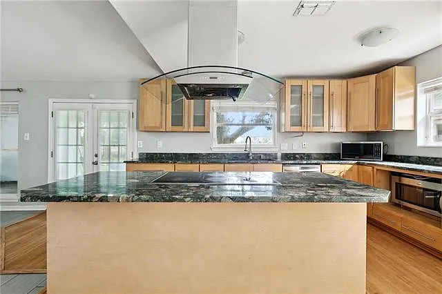1648 Hampton Dr — Photo 12