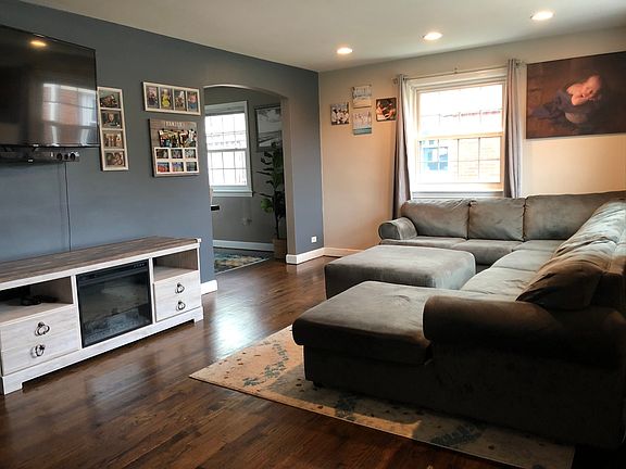 3rd image of 1253 Newcastle Ave