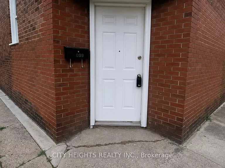 1102 Langlois Ave — Photo 1