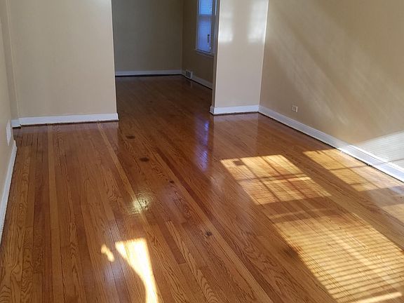 3rd image of 14307 S Clark St