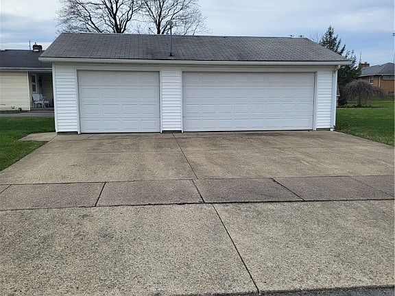 4th image of 1146 Detroit Ave